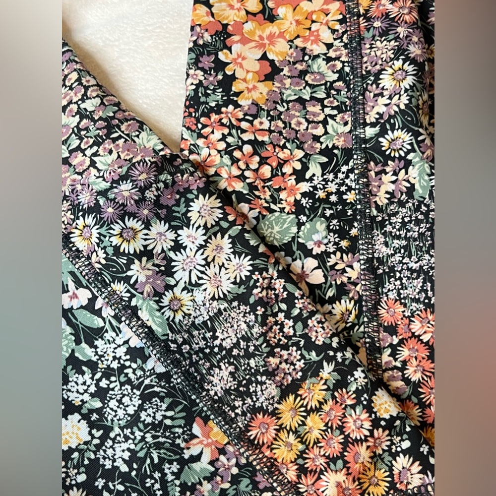 Floral American Eagle Outfitters XS Athletic Leggings - Picture 3 of 7